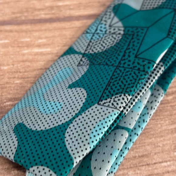 ⭐️ Vintage Memphis Milano Men's Necktie 100% Silk Made In Italy Great Condition